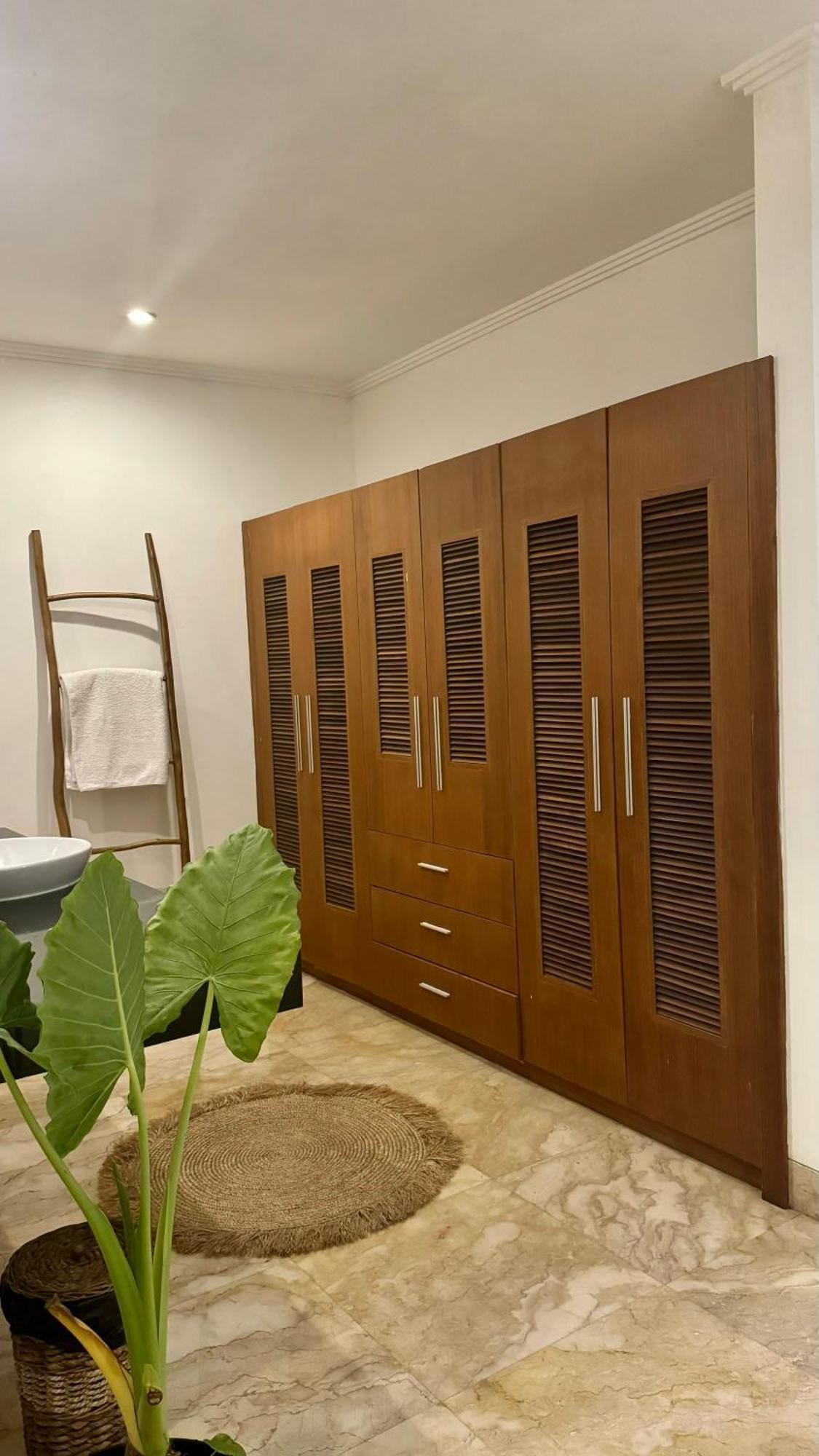 Private Suite In A Kids Friendly Big Shared Villa In Canggu Exterior foto